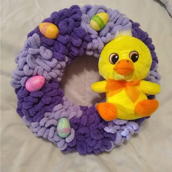 Handmade Loop Yarn Easter Wreaths - Picture 4 of 7